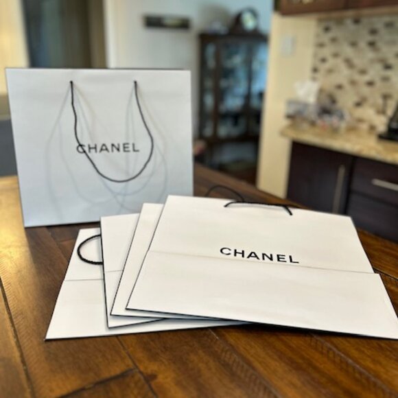 5 authentic Chanel large paper gift bags, 1 piece of Chanel tissue, 1 ribbon - Picture 3 of 4